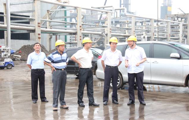 2014年6月25日，張家港市委書記姚林榮，市委常委、保稅區(qū)黨工委副書記卞東方等領導專程來華昌化工調(diào)研轉(zhuǎn)型升級項目。朱郁健、胡波陪同市領導實地查看并匯報有關情況。